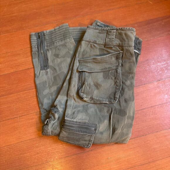 Vtg. y2k Women's Camo Cargo Pants 7 for All Mankind 27' waist - Picture 3 of 5